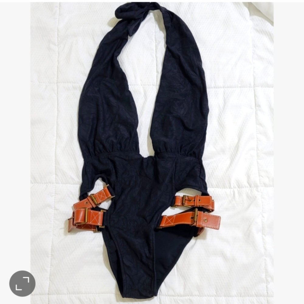 RARE Beach Bunny Swimsuit M